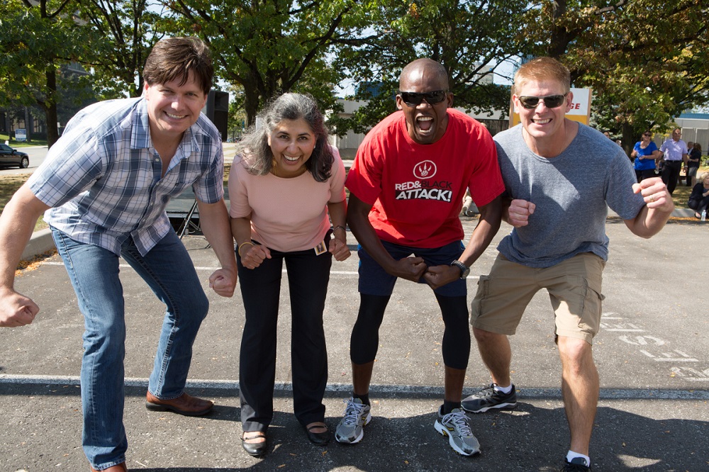 Enbridge employees at volunteer event