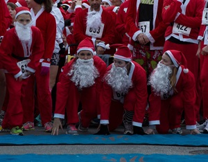 People dressed as Santa Claus for fun run