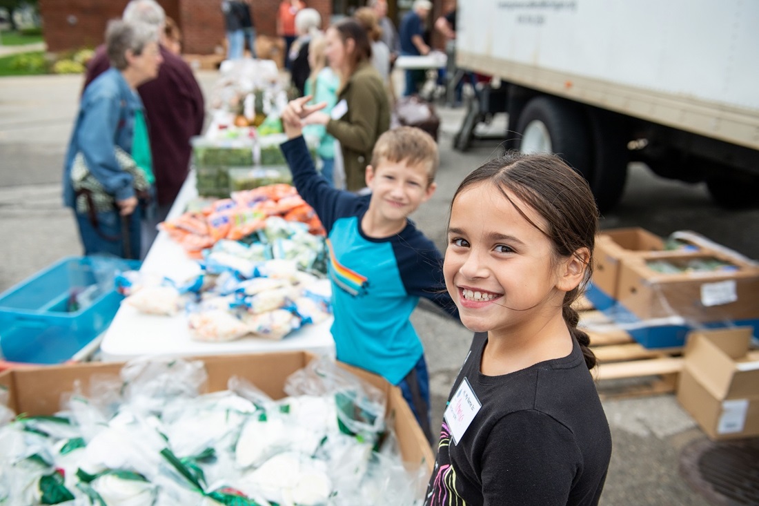 Kids helping out at food bank