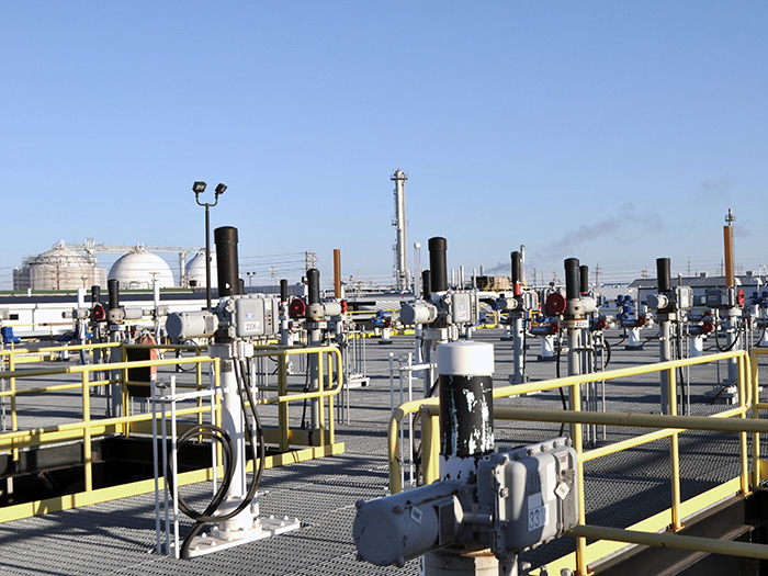 Terminal facility pipes in winter