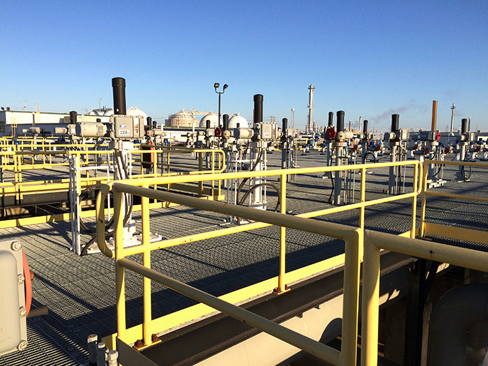 Terminal facility pipes in winter