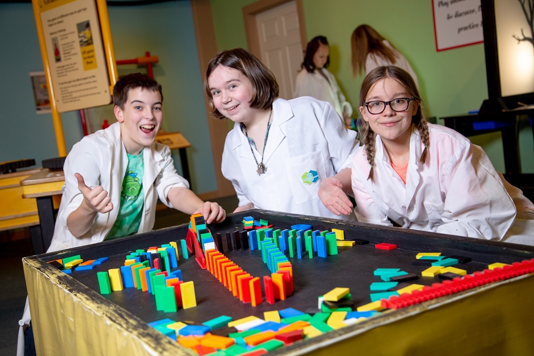 Kids doing science experiments at The Science Zone