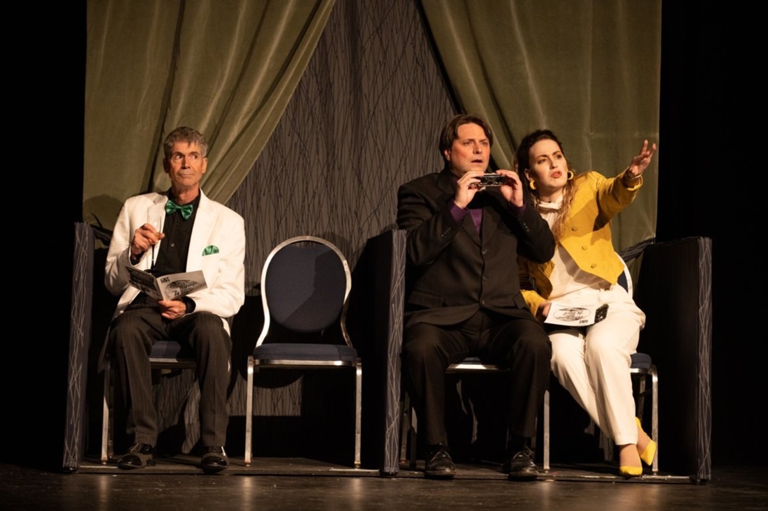 Actors playing theatregoers