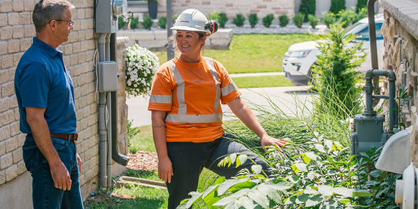 Gas technician and homeowner