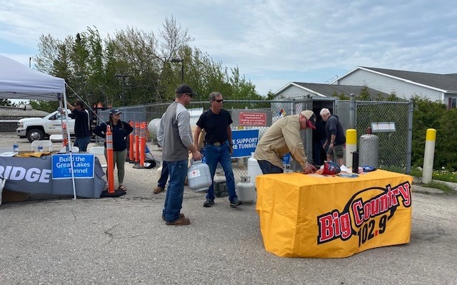 People getting propane tanks filled