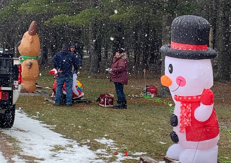 People putting up Christmas inflatables