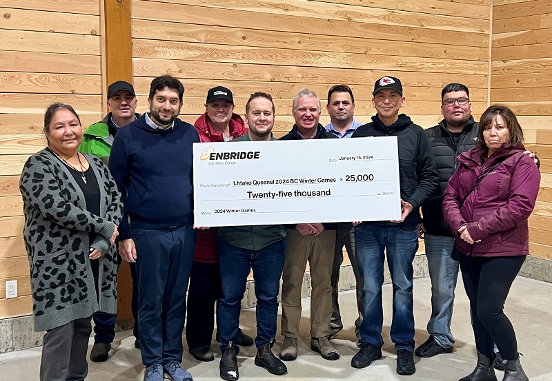 People accepting big cheque donation