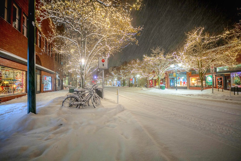 A wintery city at night
