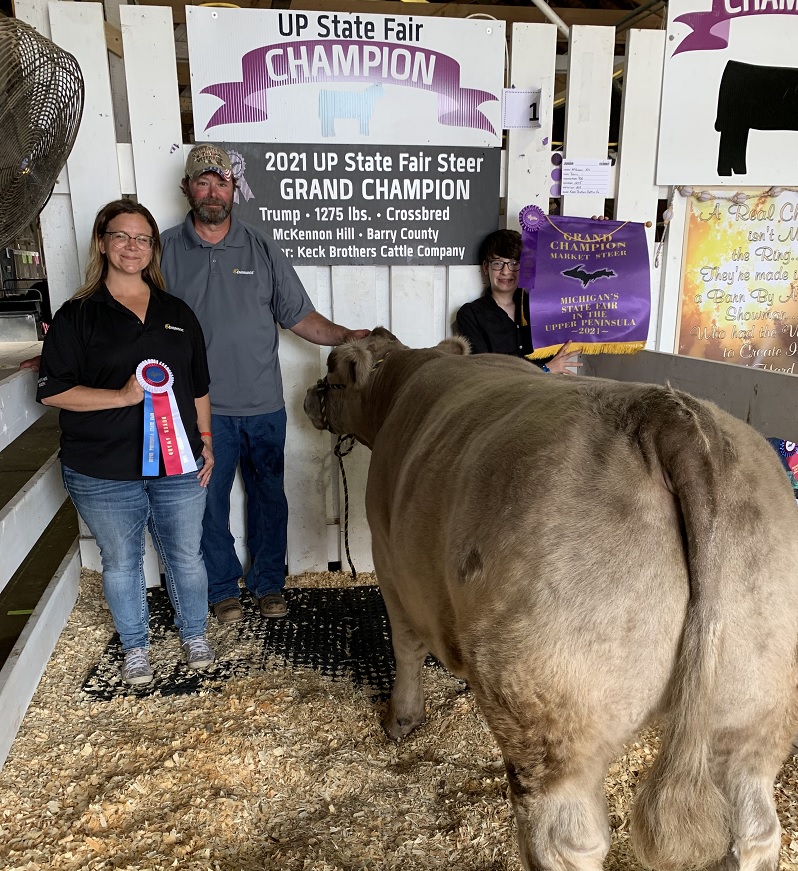 Family showing grand champion steer
