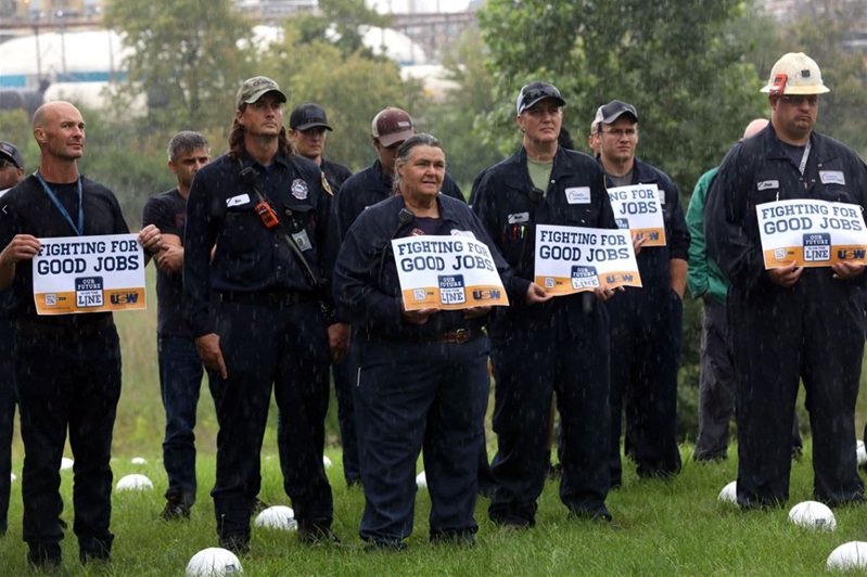 United Steelworker members at a rally supporting Line 5
