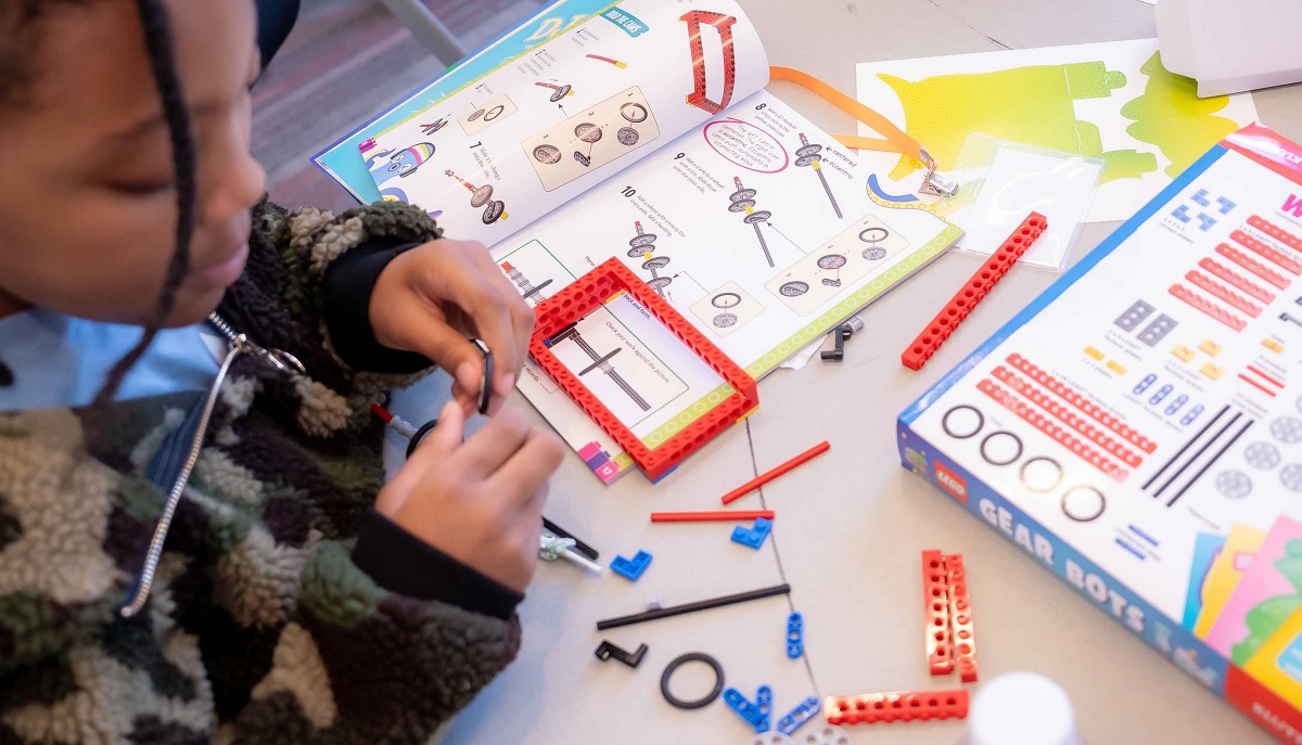 Child building a toy 